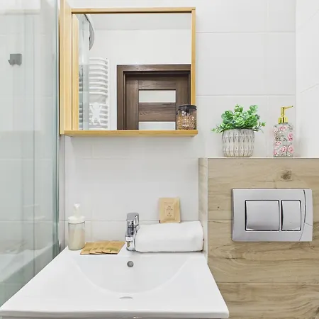 Grojecka Superapart - Near Sczesliwicki Park 아파트